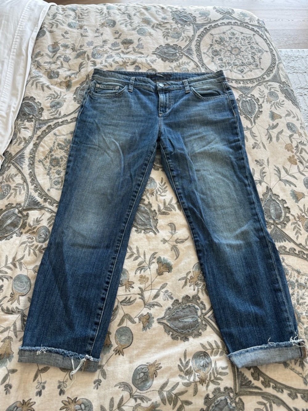 Joe's Jeans Boyfriend Crop in Medium Blue Wash Size 28